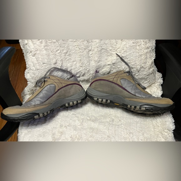 Timberland, women’s, Lionshead walking shoe, Vibram. Size 9.5 M - Picture 3 of 6